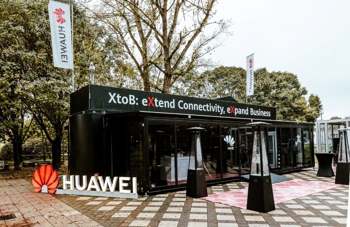 Huawei XtoB roadshow kamion (1).jpg